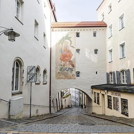 Servus Old Town Premium